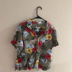 Jamaica Bay Tropical Floral & Beach Scene Button-Up Shirt, Green